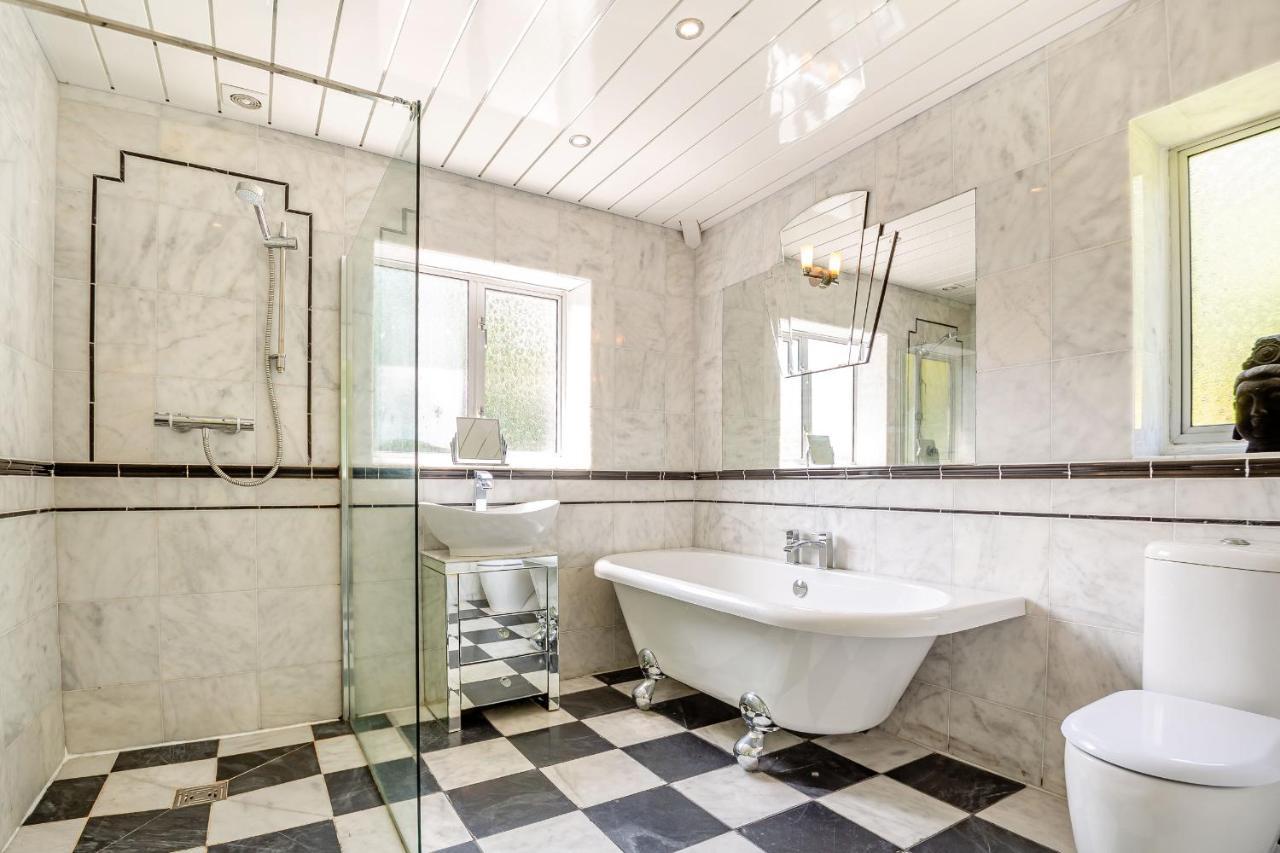 メナイ・ブリッジ The Art Deco Houseヴィラ エクステリア 写真